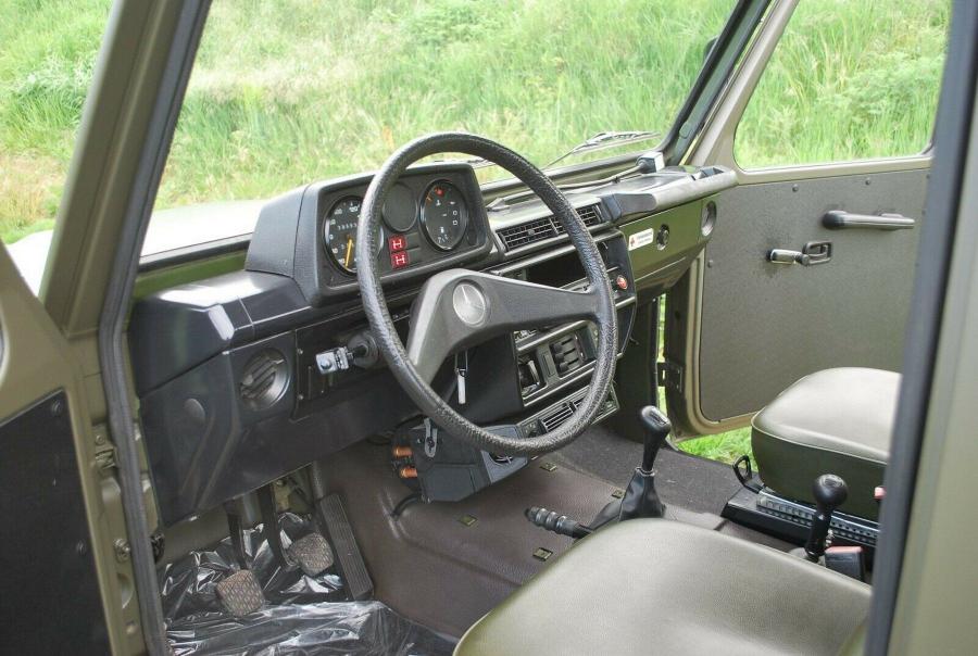 Интерьер Mercedes-Benz 250 GD Pick-up 1993 года  (фото 4 из 22)